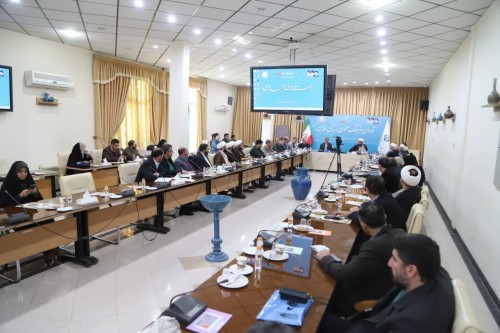 متولیان به مطالبات مردمی رسیدگی کنند